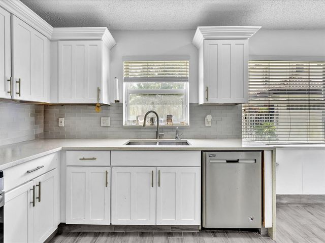7145 CRESCENT CREEK Place, Coconut Creek, FL 33073