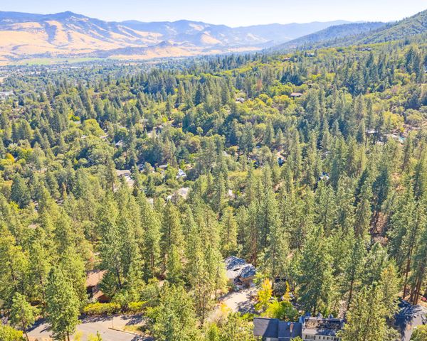 774 Lisa Lane, Ashland, OR 97520
