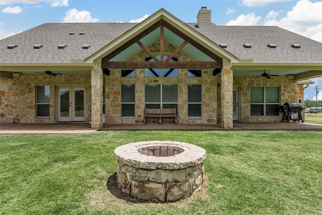 824 Lakeland Park Circle, Mart, TX 76664