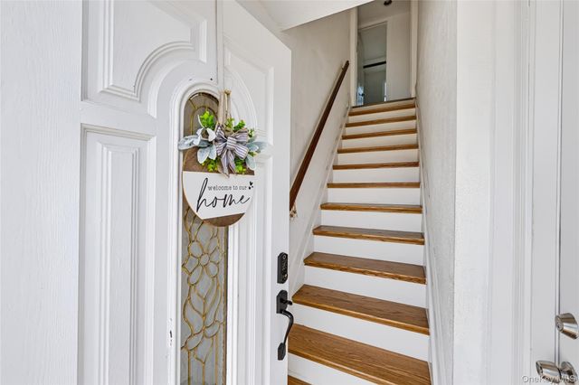 240 Kramer Drive, Lindenhurst, NY 11757