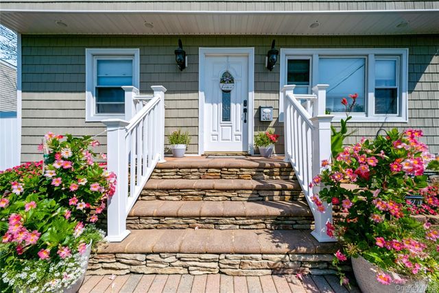 240 Kramer Drive, Lindenhurst, NY 11757