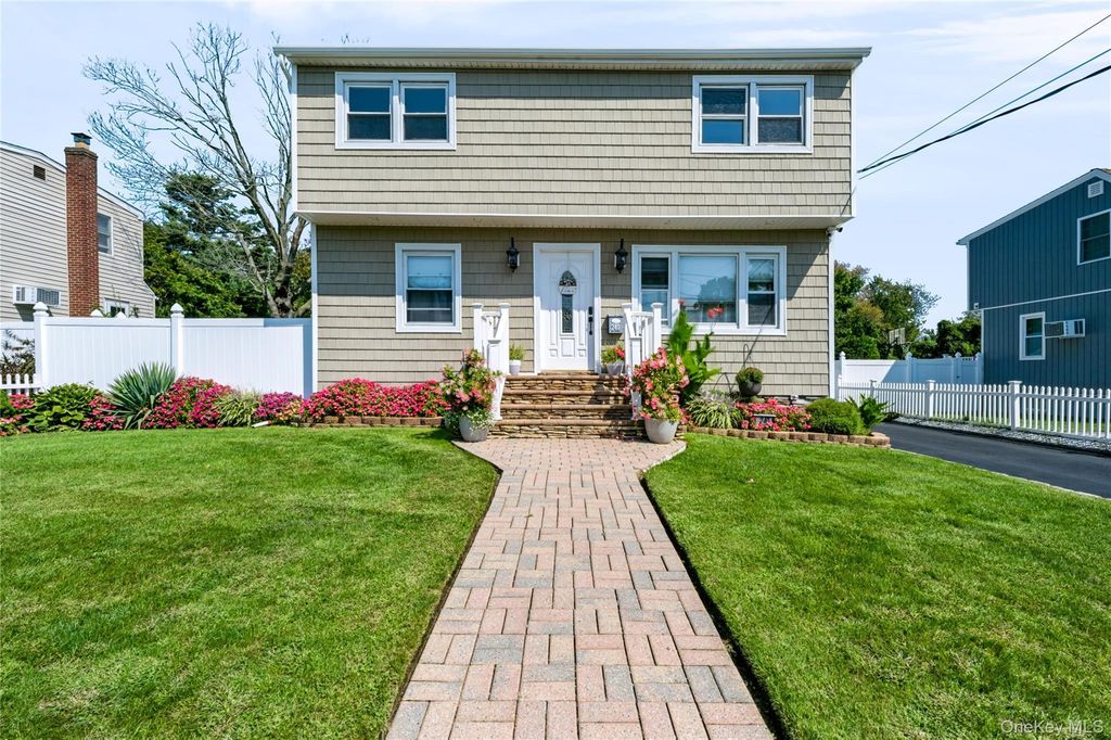 240 Kramer Drive, Lindenhurst, NY 11757