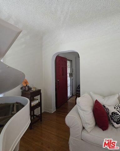 4626 Brynhurst Avenue, Los Angeles, CA 90043