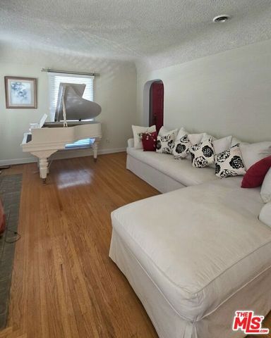 4626 Brynhurst Avenue, Los Angeles, CA 90043
