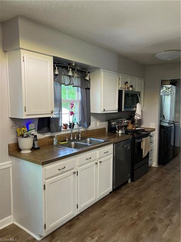 1694 Woodbury Lane, Mount Airy, NC 27030