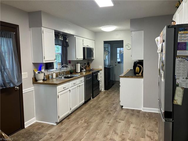 1694 Woodbury Lane, Mount Airy, NC 27030