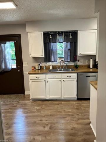 1694 Woodbury Lane, Mount Airy, NC 27030