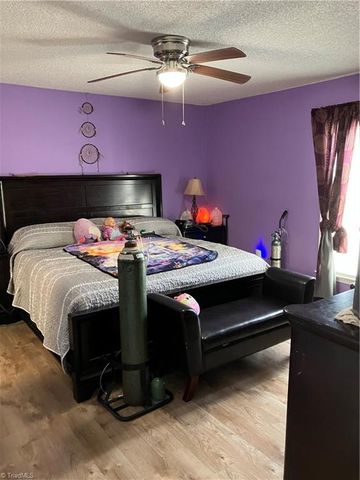 1694 Woodbury Lane, Mount Airy, NC 27030