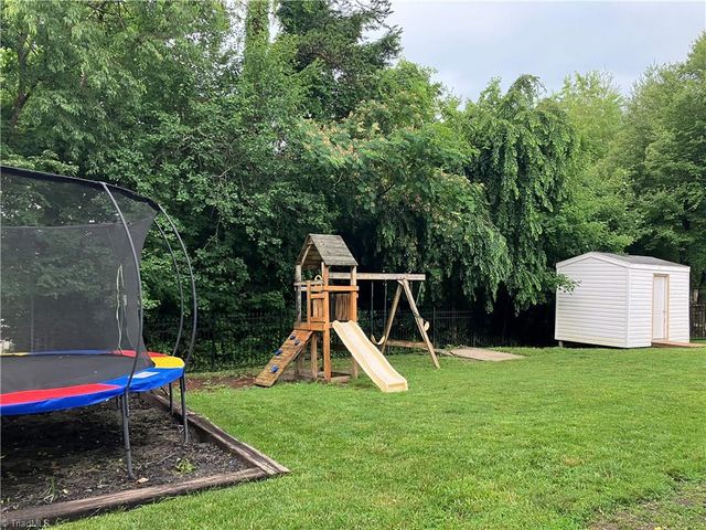 1694 Woodbury Lane, Mount Airy, NC 27030