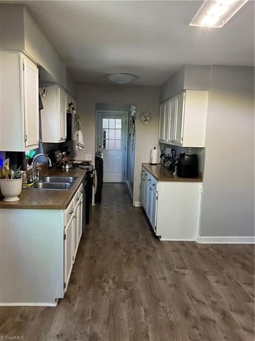 1694 Woodbury Lane, Mount Airy, NC 27030