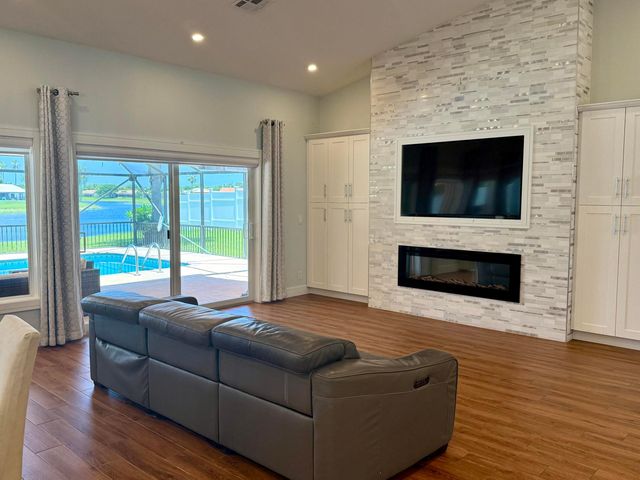 20725 Waters Edge Court, Boca Raton, FL 33498