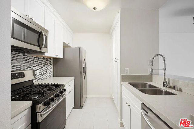 909 N Croft Avenue 204, Los Angeles, CA 90069