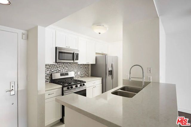 909 N Croft Avenue 204, Los Angeles, CA 90069