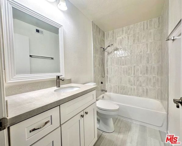 909 N Croft Avenue 204, Los Angeles, CA 90069