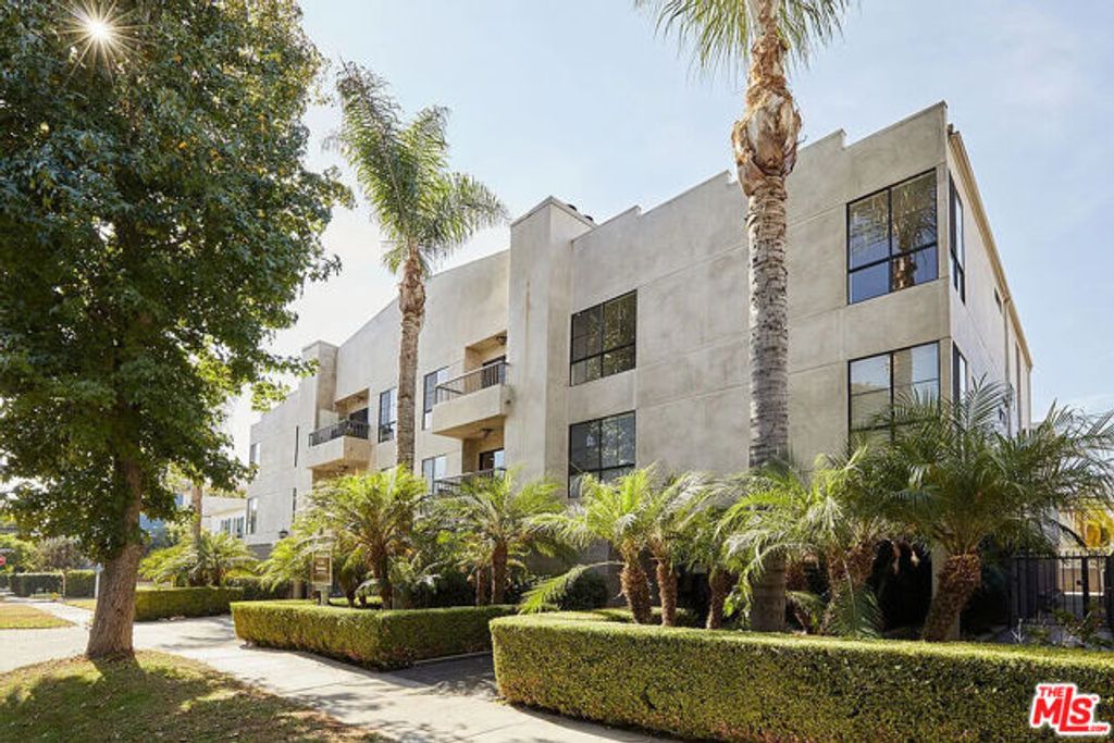 909 N Croft Avenue 204, Los Angeles, CA 90069