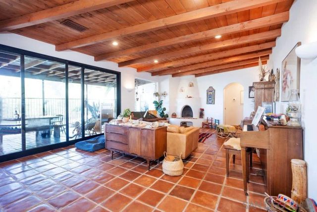 255 Hillside Place, El Cajon, CA 92021