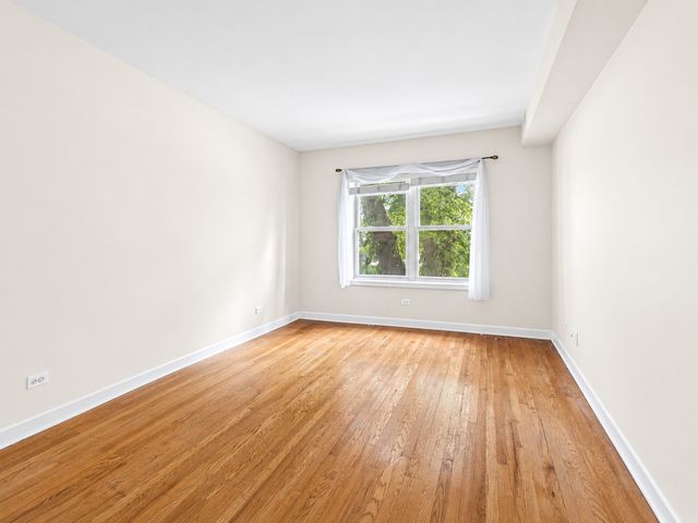 34 S 6th Avenue 2K, La Grange, IL 60525