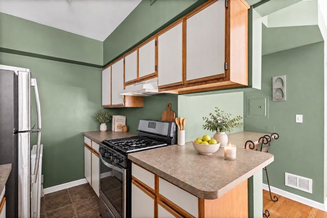 34 S 6th Avenue 2K, La Grange, IL 60525