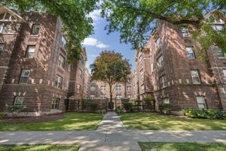 34 S 6th Avenue 2K, La Grange, IL 60525