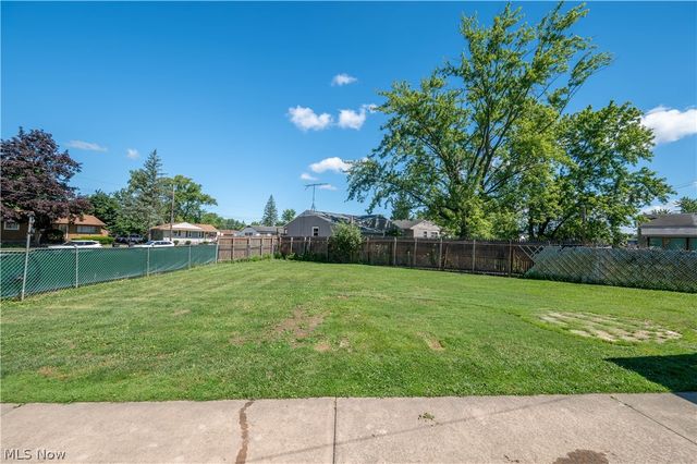 3126 Linda Drive NW, Warren, OH 44485