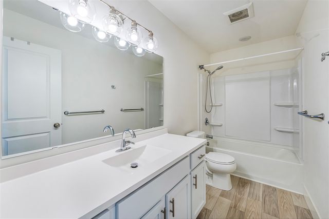 9424 Snow Valley Drive, Alto, MI 49302