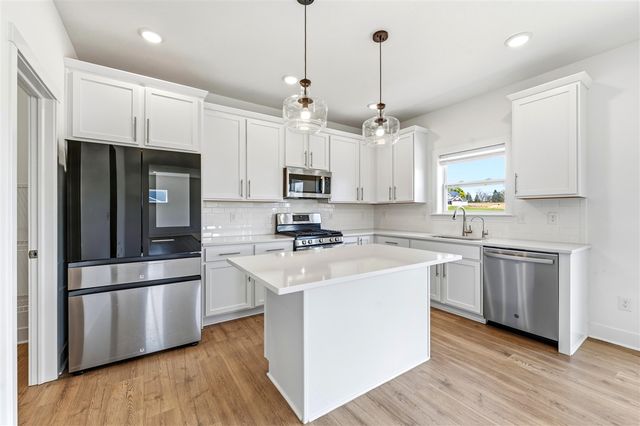 9424 Snow Valley Drive, Alto, MI 49302