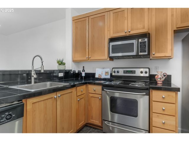 1180 Sw 170TH Ave 100, Beaverton, OR 97003