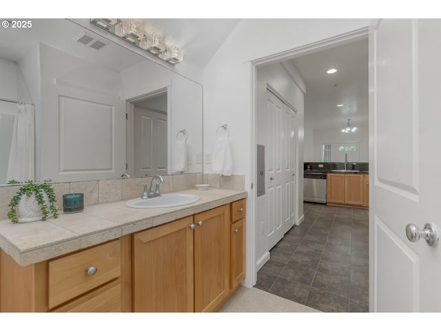 1180 Sw 170TH Ave 100, Beaverton, OR 97003