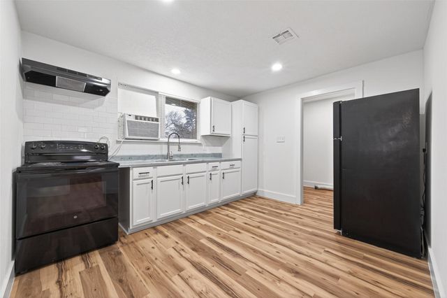 322 Cherry Valley Drive, Huffman, TX 77336