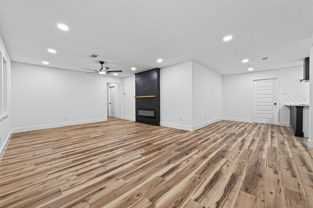 322 Cherry Valley Drive, Huffman, TX 77336