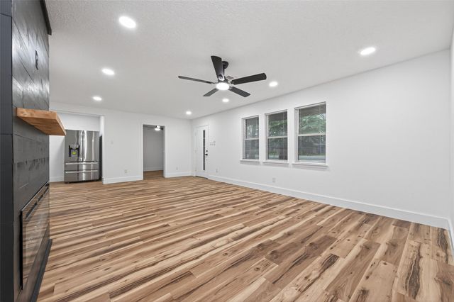 322 Cherry Valley Drive, Huffman, TX 77336