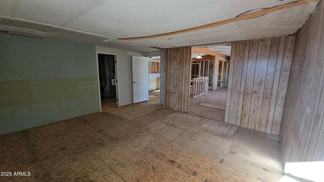 26700 S GRANDVIEW Drive, Congress, AZ 85332