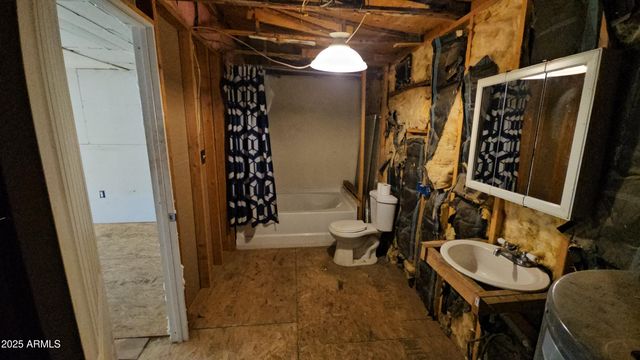 26700 S GRANDVIEW Drive, Congress, AZ 85332