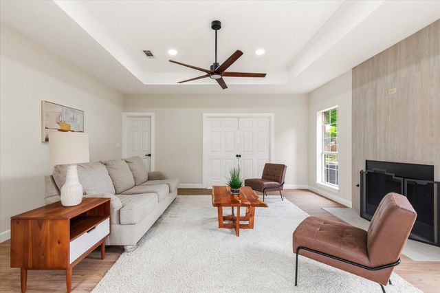 634 Meadowcrest Drive, Highland Village, TX 75077