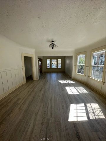 153 W 46th, Los Angeles, CA 90037