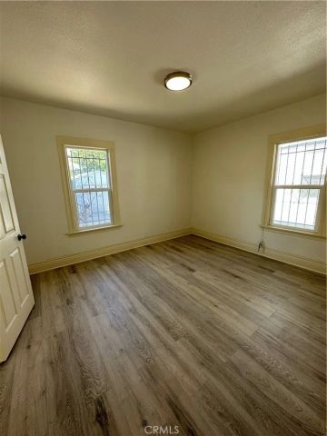 153 W 46th, Los Angeles, CA 90037