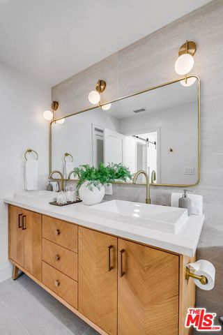 533 N Catalina Street, Burbank, CA 91505