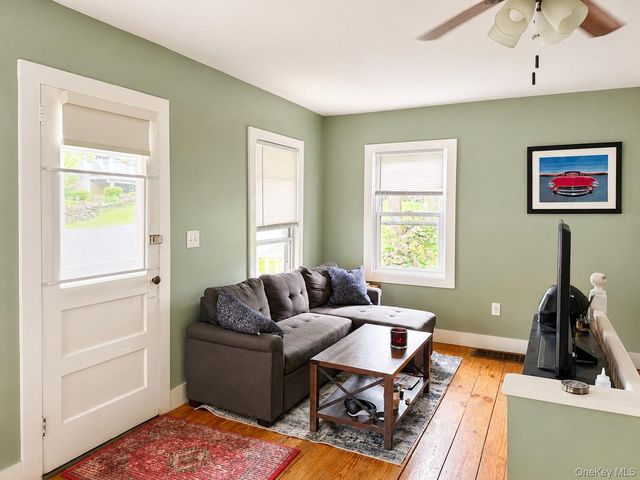 16 Poplar Street, Warwick, NY 10990