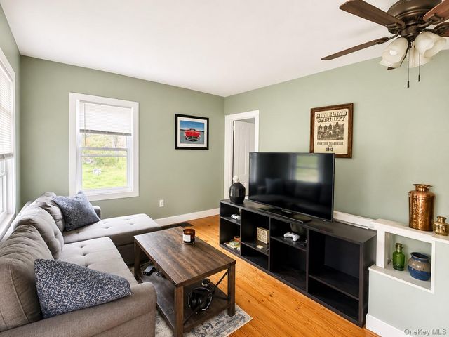 16 Poplar Street, Warwick, NY 10990