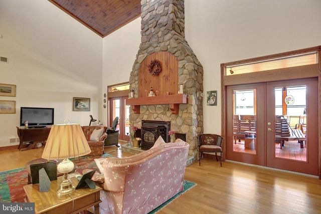 600, 650, 656 AIRPORT DR, Mifflintown, PA 17059