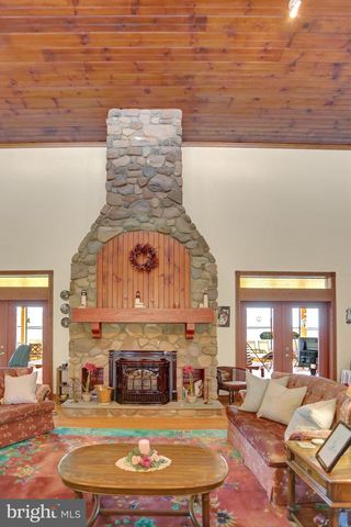 600, 650, 656 AIRPORT DR, Mifflintown, PA 17059