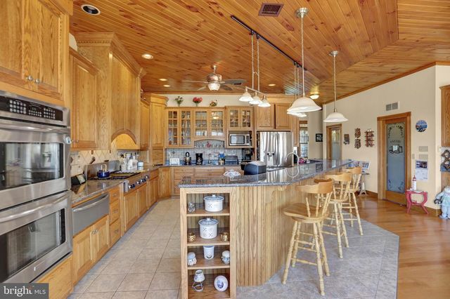 600, 650, 656 AIRPORT DR, Mifflintown, PA 17059