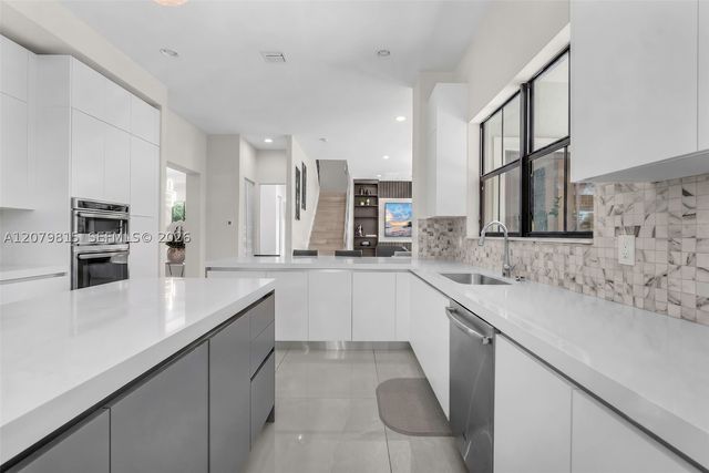 8840 Waterview Ter, Parkland, FL 33076