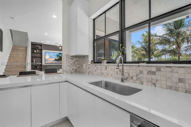 8840 Waterview Ter, Parkland, FL 33076