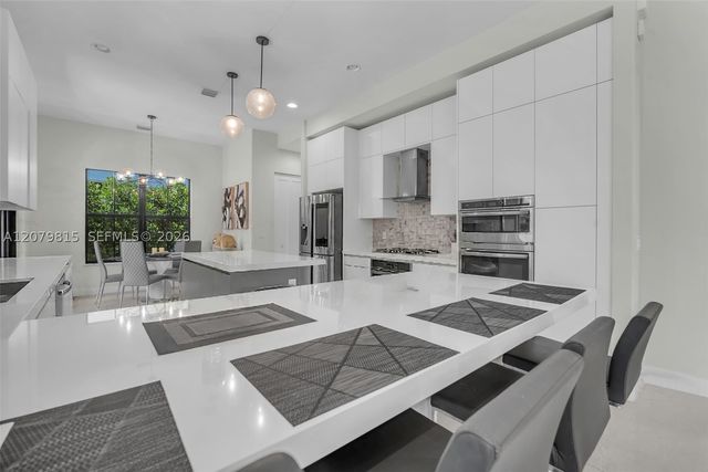 8840 Waterview Ter, Parkland, FL 33076