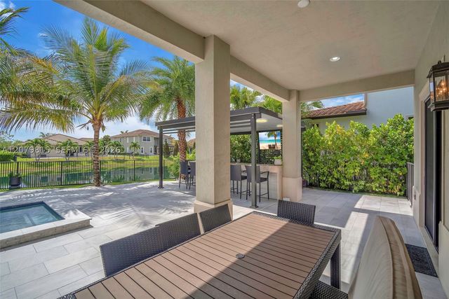 8840 Waterview Ter, Parkland, FL 33076
