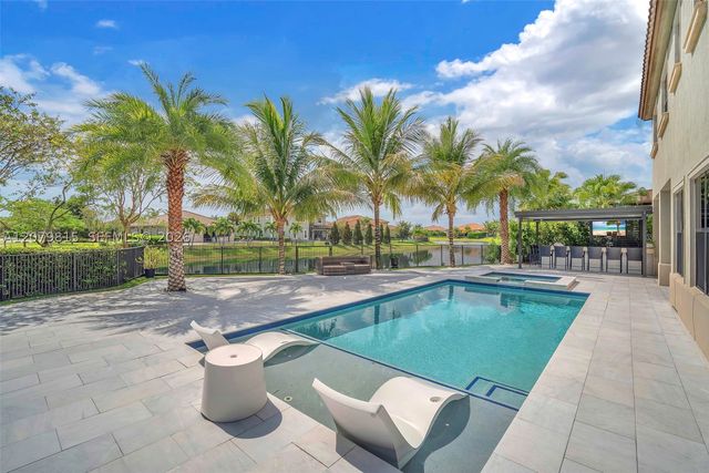 8840 Waterview Ter, Parkland, FL 33076