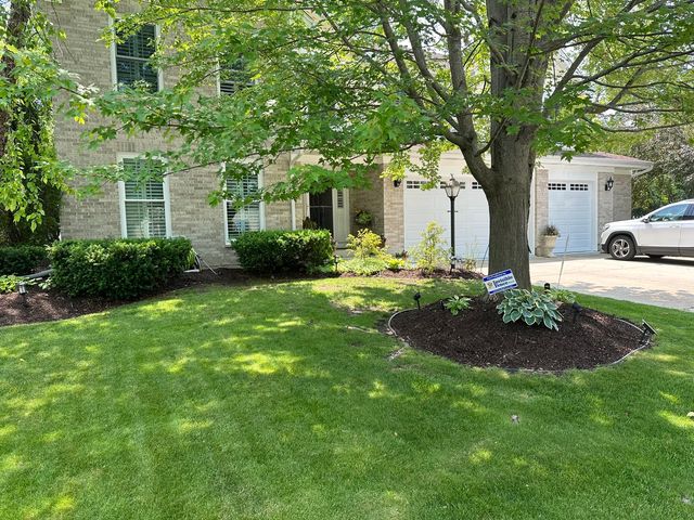2219 Barrett Drive, Algonquin, IL 60102
