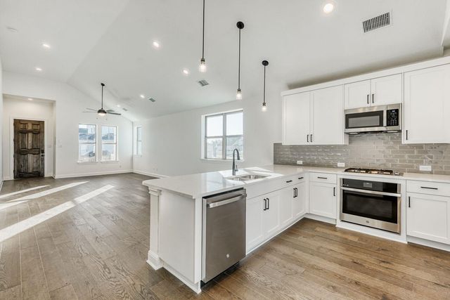 454 Burlington DR, Buda, TX 78610