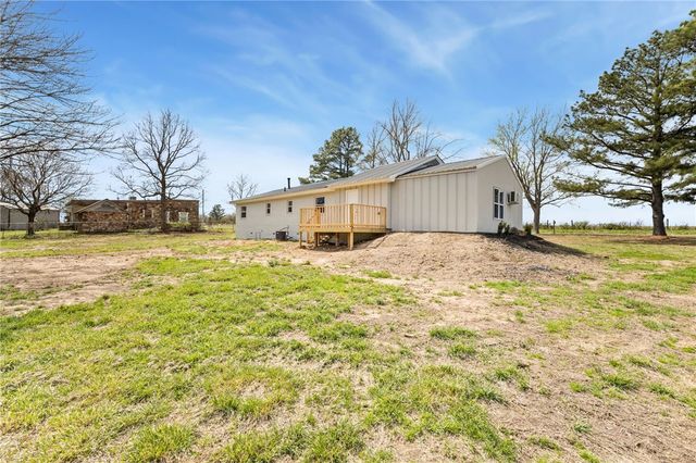 10886 S Jackson Highway, Lincoln, AR 72744